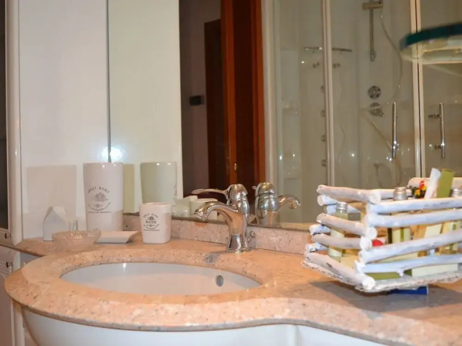 Ivana Thermal House