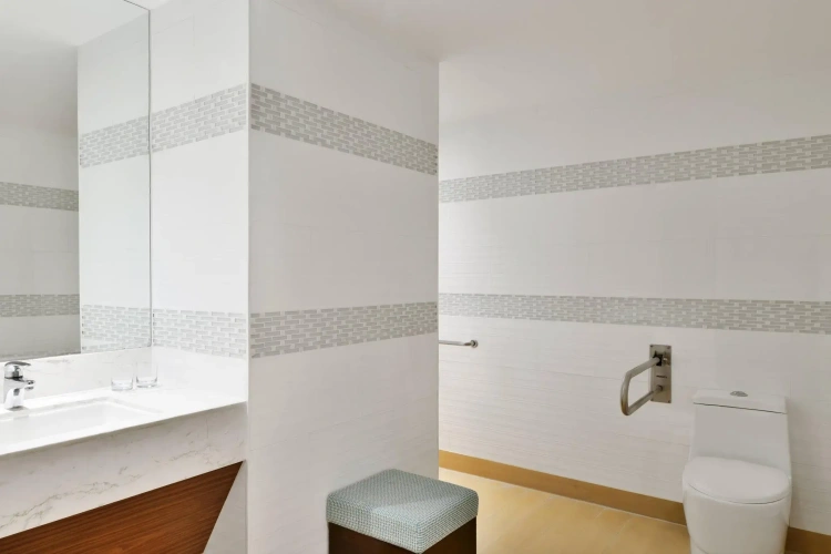 Standard Twin room with city view