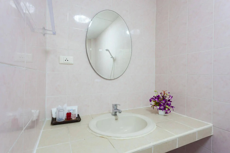 Karon Sunshine Guesthouse & Bar