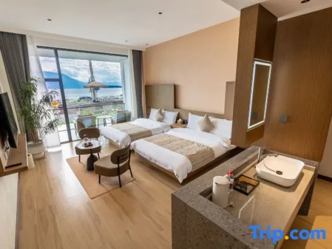 Deluxe room with balcony and with sea view