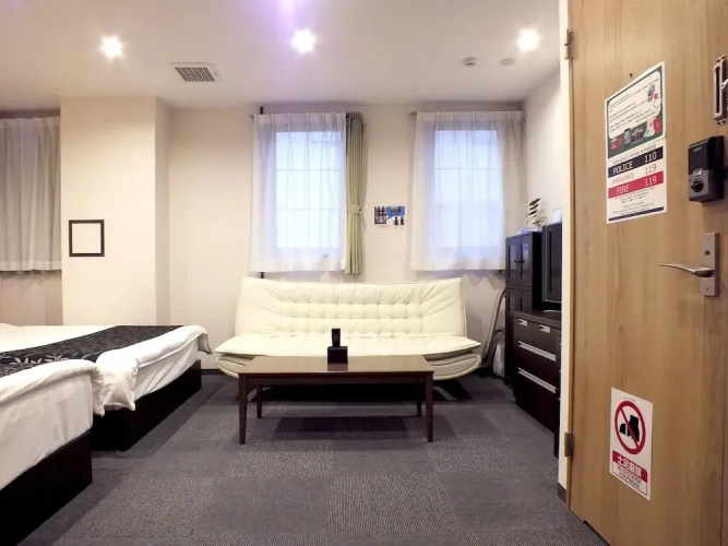 Hotel & Condominium airBest