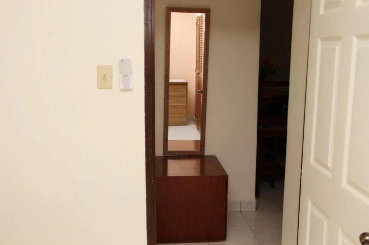 Central Oaklands Kingston Apt