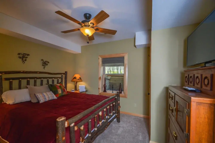 Log Me Inn 5 Bedroom House