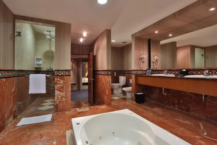 Ritzy Hotel Manado