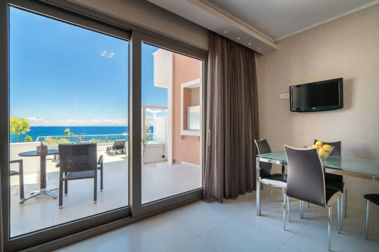 Kymothoe Elite Suites