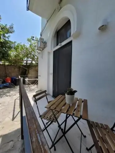 L & F Apartment's