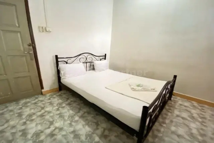 Hotel California Mitra RedDoorz