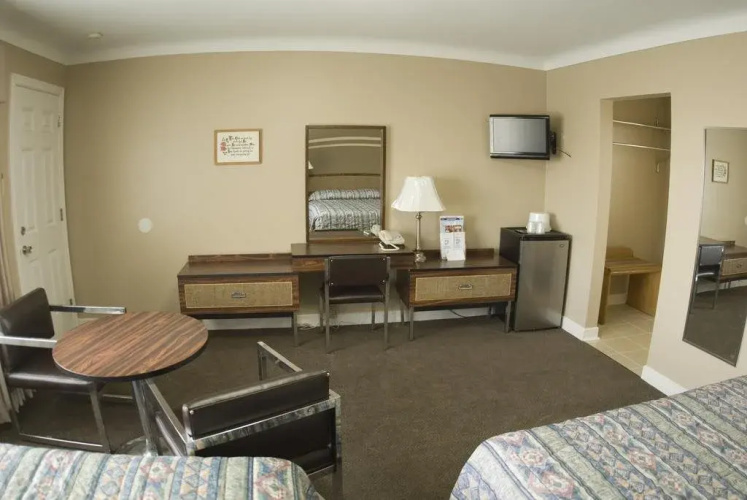 Falls Manor Resort