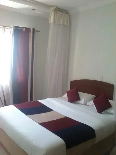 Dlux Hotel