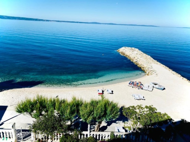 2 Bedrooms Apartment with partial sea view