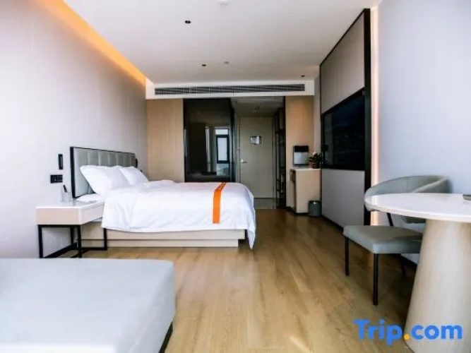 Standard Double room with lake view
