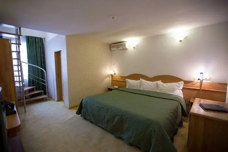 Queen Vera Hotel