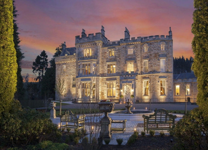 Crossbasket Castle Hotel & Restaurant