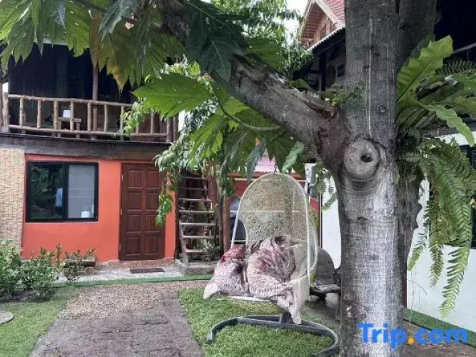 Thai Tom's Guesthouse