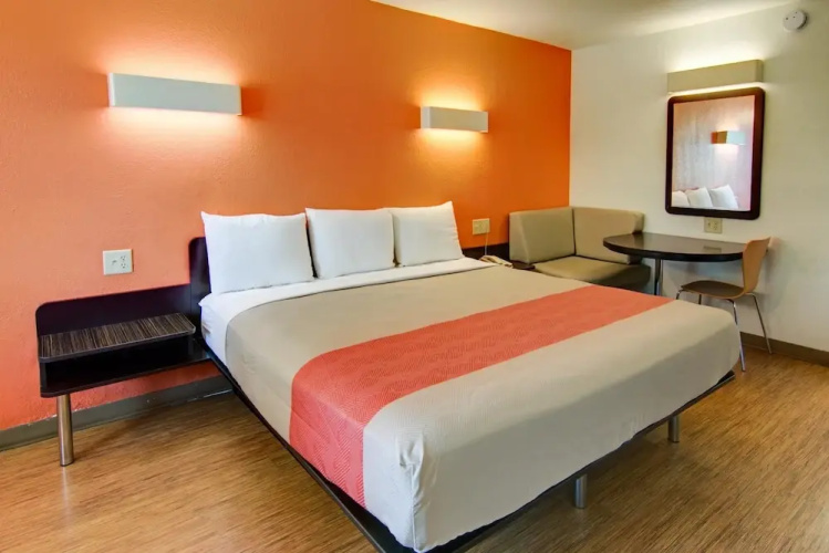 Executive Inn & Suites