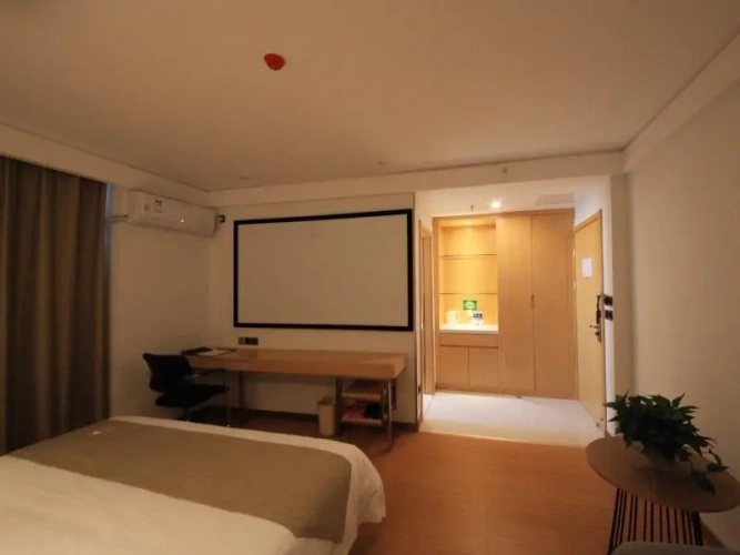 Standard Double room with street view
