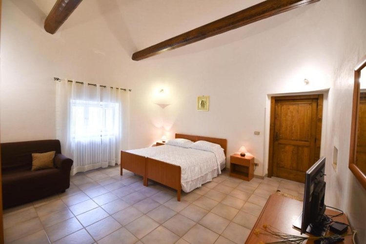 2 Bedrooms Quintuple Family Apartment