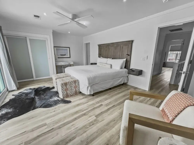 Three Steps to the Beach - 2 Br townhouse by RedAwning
