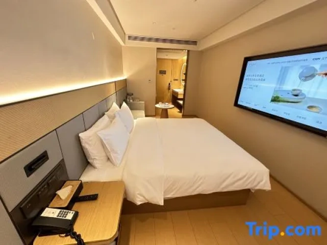 Standard Double room with street view