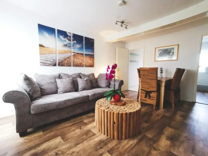 2 Bedrooms Apartment