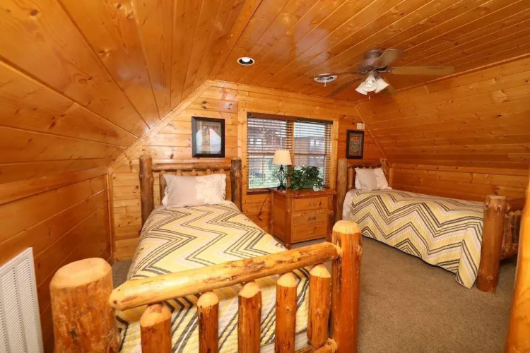 Up Up and Away 2 Br cabin by RedAwning