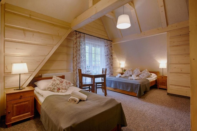 Standard Triple room