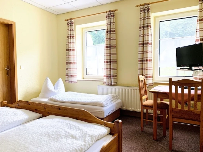 Standard Triple room
