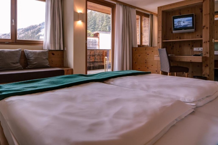 Standard Double room with balcony and with mountain view