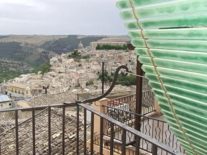 Finestre Su Ibla