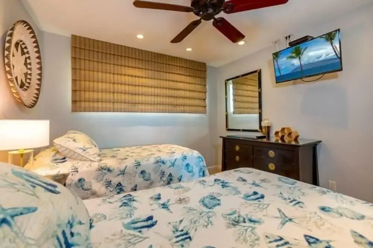 Royal Mauian, #114 2 Bedroom Condo by RedAwning