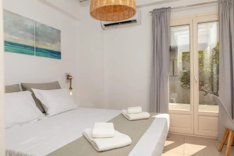 Sorokos Suite 8