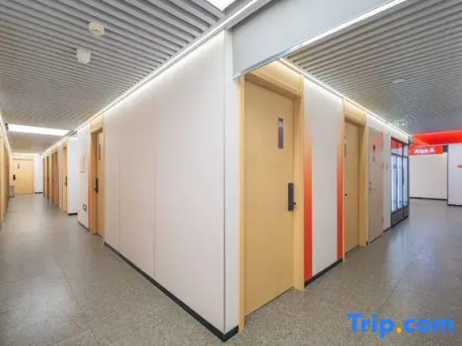 Stay at Xiaoding Hotel (Beijing Heshenghui Pingle Park Metro Station Branch)