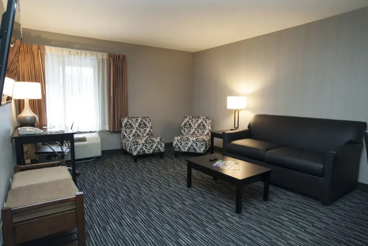 Clarion Inn & Suites Springfield