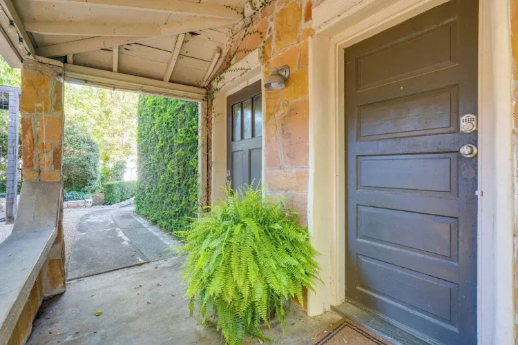 4 Mi to Dtwn: Pet-friendly Austin Studio
