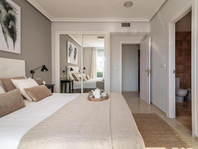 Puente Romano Modern flat, Best location in town