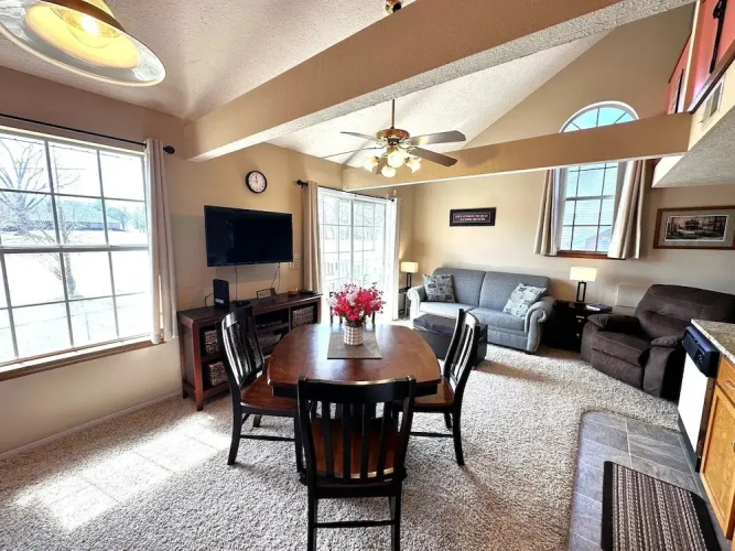 Dreamers Delight 2 Bedroom Condo by RedAwning