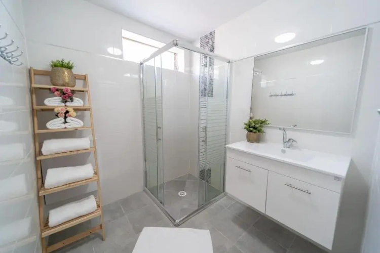 3 Bedrooms Apartment