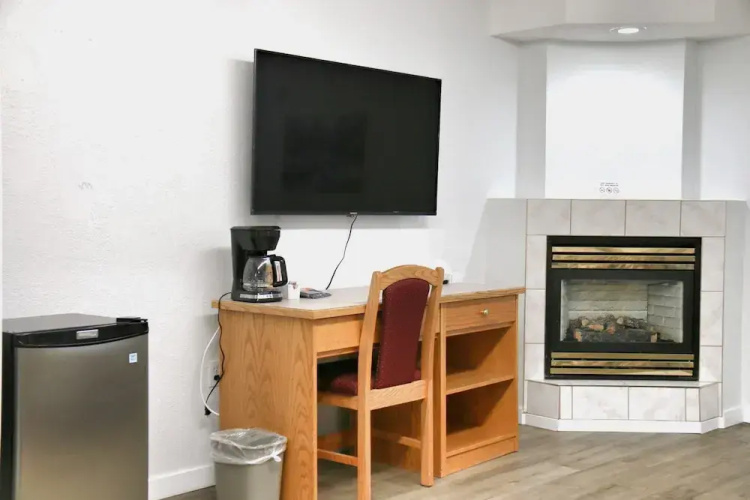Western Budget Motel Plus Mosaic Suites
