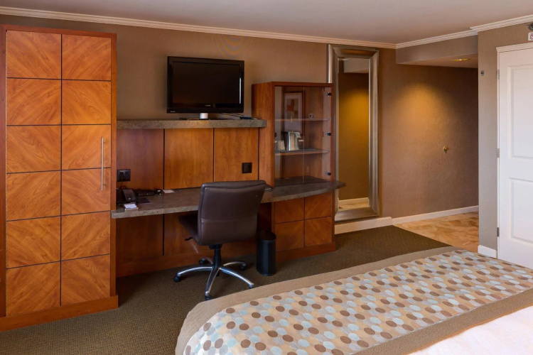 DoubleTree by Hilton Akron Fairlawn