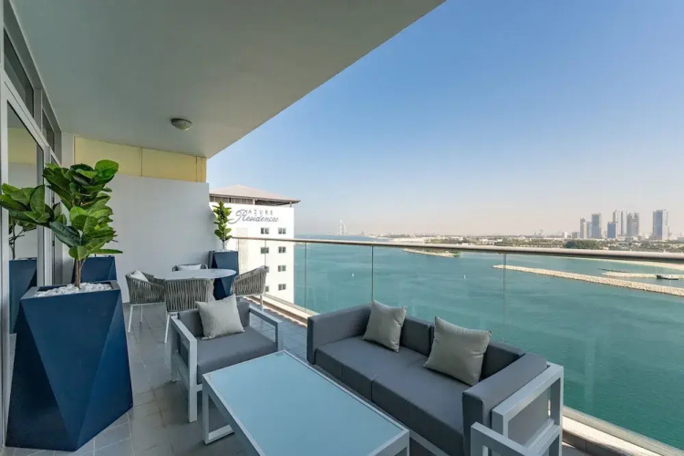 Urban 1BR Palm Apt w Beach Access