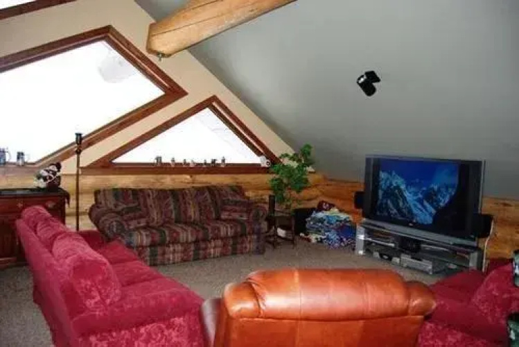 Keremeos Creek Crossing by Apex Accommodations