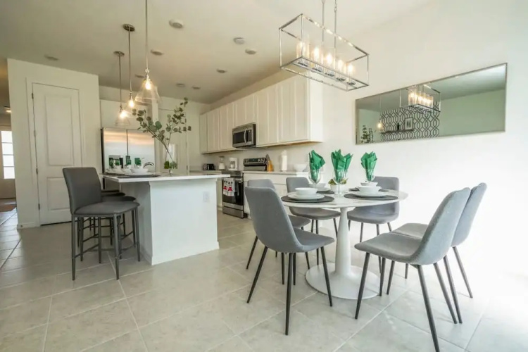 Cozy 3Bd Close to Disney Enclave 1021