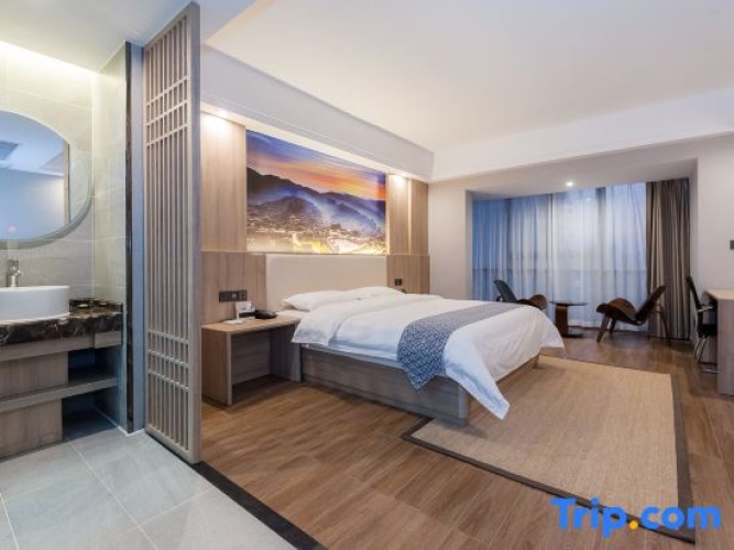 Standard Double room with lake view