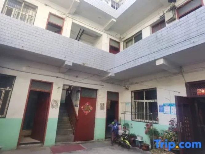 Dongwang Hotel (Zhumadian Century Plaza No.2 Elementary School)