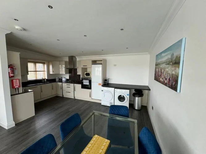 4 Bedrooms Cottage