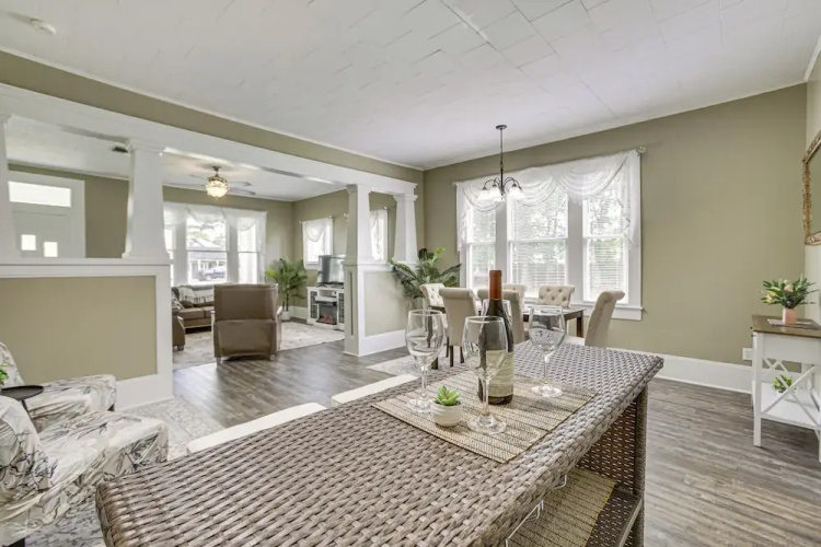 Walk to Restaurants & Shops: Dtwn Franklin Retreat
