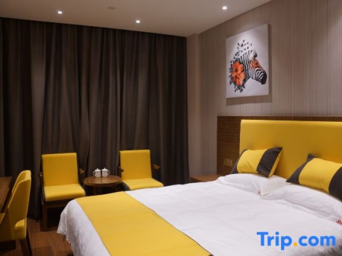 Standard Double room with street view