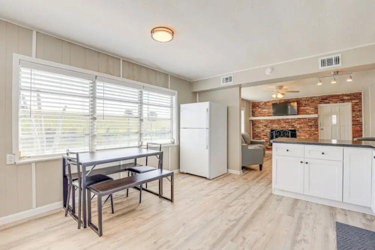 Sun-soaked Okeechobee Retreat w/ Canal Views!