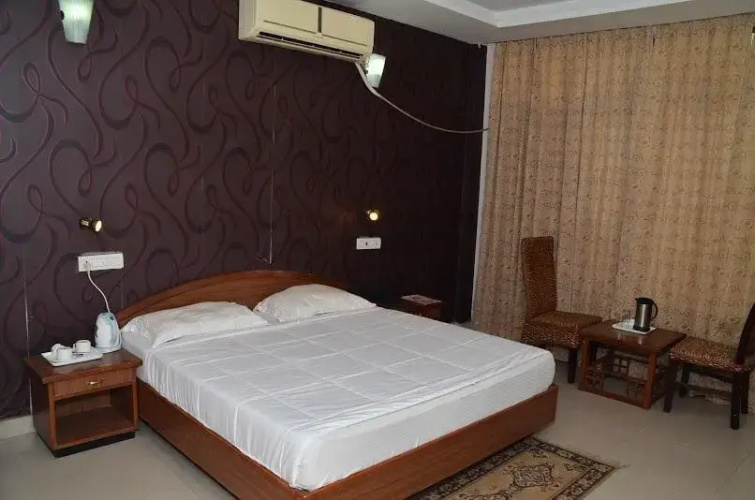 Hotel Shine 72