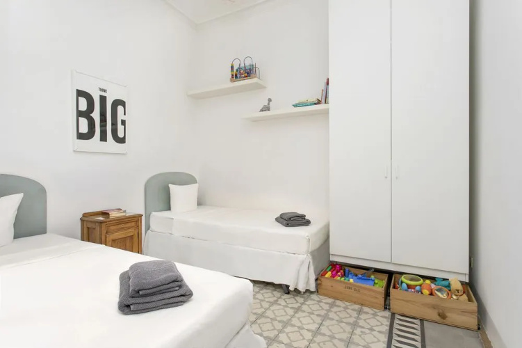 Spacious and luminous flat with balcony